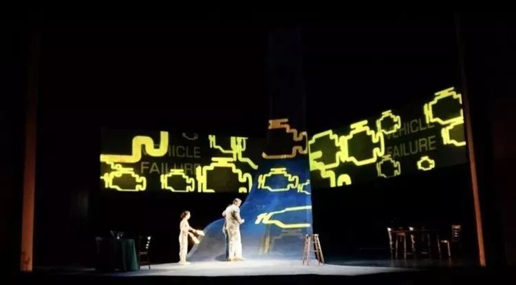 幾尺見方的舞臺也能這么玩出創(chuàng)意花樣的舞美設計 - 第2張 - 會展活動策劃CCASY.COM 幾尺見方的舞臺也能這么玩出創(chuàng)意花樣的舞美設計 - 第2張