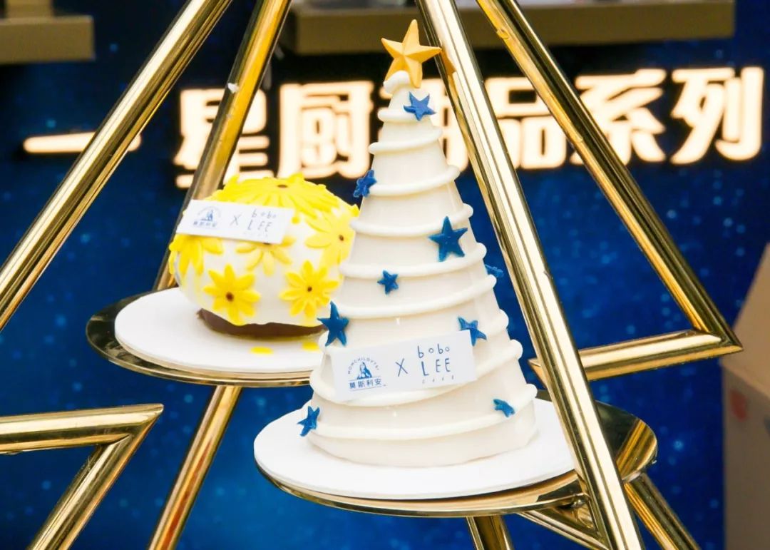 快閃活動(dòng)策劃打造成一棵星空甜品的圣誕樹，簡直就是甜蜜暴擊嘛
