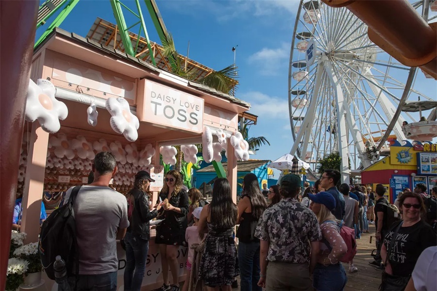 這朵小雛菊很香:馬克·雅可布香水發(fā)布派對 - 第4張 - 會展活動策劃CCASY.COM 這朵小雛菊很香:馬克·雅可布香水發(fā)布派對 - 第4張