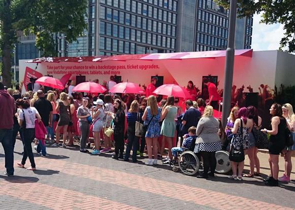 沃達豐的“第一次”的體驗活動好羞羞:夏日時光演唱會 - 第4張 - 會展活動策劃CCASY.COM 沃達豐的“第一次”的體驗活動好羞羞:夏日時光演唱會 - 第4張