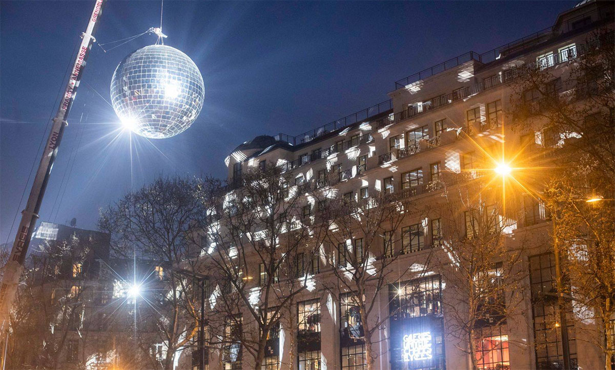 香榭麗舍大街開起了香檳四溢彩的派對(duì)|玩轉(zhuǎn)我的潮姿態(tài) - 第8張 - 會(huì)展活動(dòng)策劃CCASY.COM 香榭麗舍大街開起了香檳四溢彩的派對(duì)|玩轉(zhuǎn)我的潮姿態(tài) - 第8張