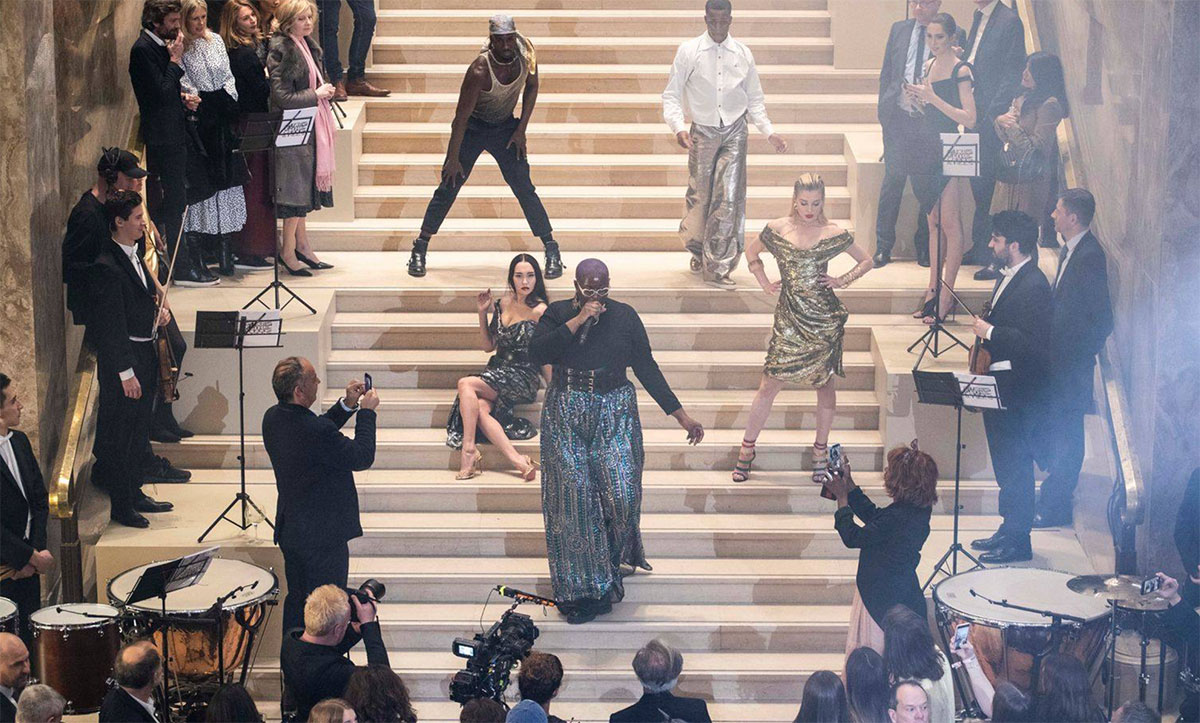 香榭麗舍大街開起了香檳四溢彩的派對(duì)|玩轉(zhuǎn)我的潮姿態(tài) - 第7張 - 會(huì)展活動(dòng)策劃CCASY.COM 香榭麗舍大街開起了香檳四溢彩的派對(duì)|玩轉(zhuǎn)我的潮姿態(tài) - 第7張