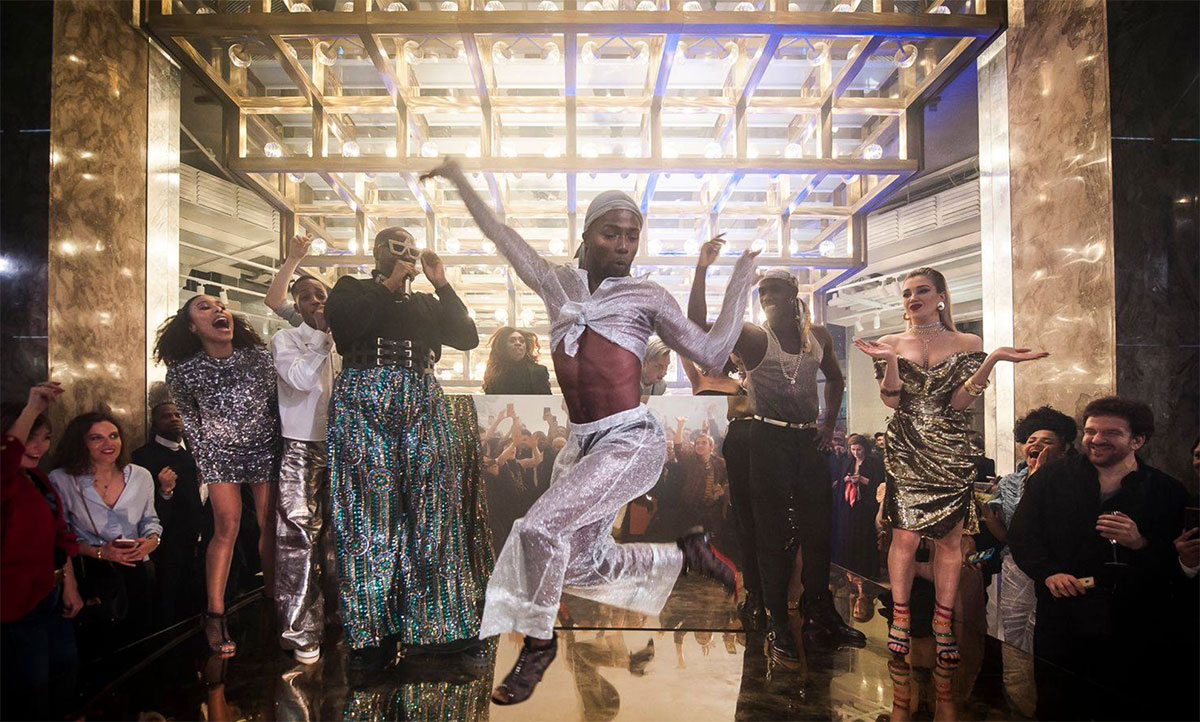 香榭麗舍大街開起了香檳四溢彩的派對(duì)|玩轉(zhuǎn)我的潮姿態(tài) - 第4張 - 會(huì)展活動(dòng)策劃CCASY.COM 香榭麗舍大街開起了香檳四溢彩的派對(duì)|玩轉(zhuǎn)我的潮姿態(tài) - 第4張