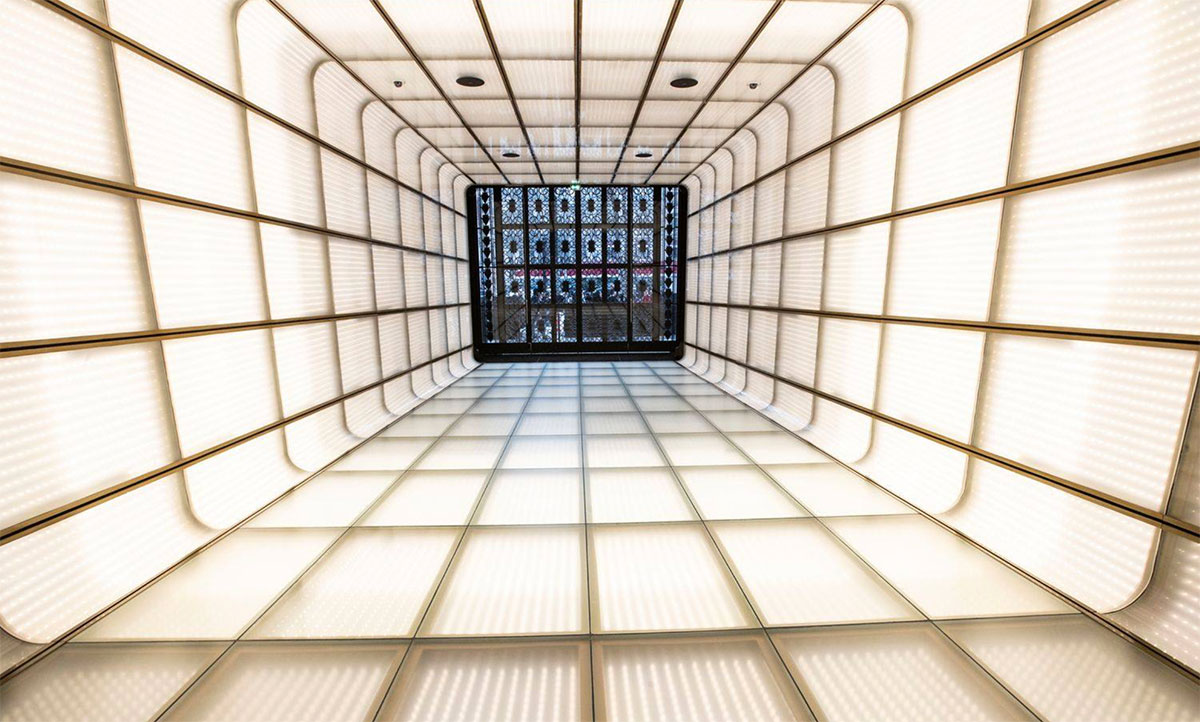 香榭麗舍大街開起了香檳四溢彩的派對(duì)|玩轉(zhuǎn)我的潮姿態(tài) - 第3張 - 會(huì)展活動(dòng)策劃CCASY.COM 香榭麗舍大街開起了香檳四溢彩的派對(duì)|玩轉(zhuǎn)我的潮姿態(tài) - 第3張