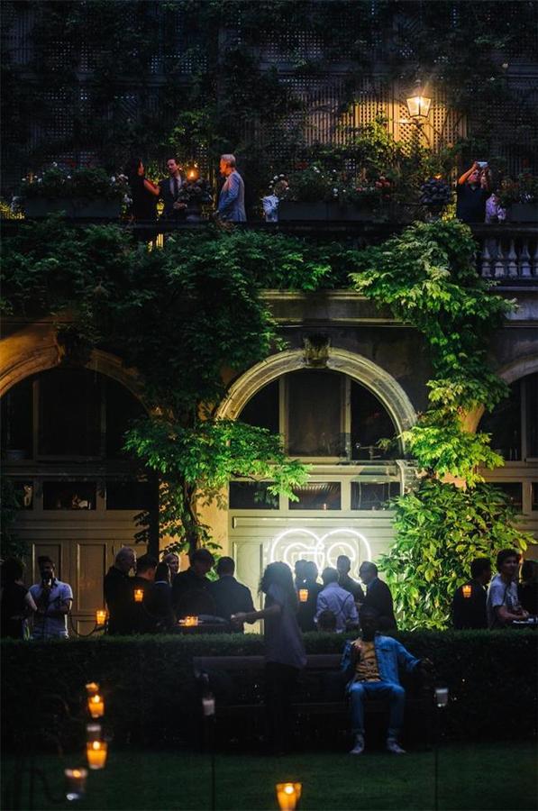 著名DJ維吉爾·阿布洛現(xiàn)場(chǎng)花園雞尾酒派對(duì)打碟|玩轉(zhuǎn)我的潮姿態(tài) - 第6張 - 會(huì)展活動(dòng)策劃CCASY.COM 著名DJ維吉爾·阿布洛現(xiàn)場(chǎng)花園雞尾酒派對(duì)打碟|玩轉(zhuǎn)我的潮姿態(tài) - 第6張