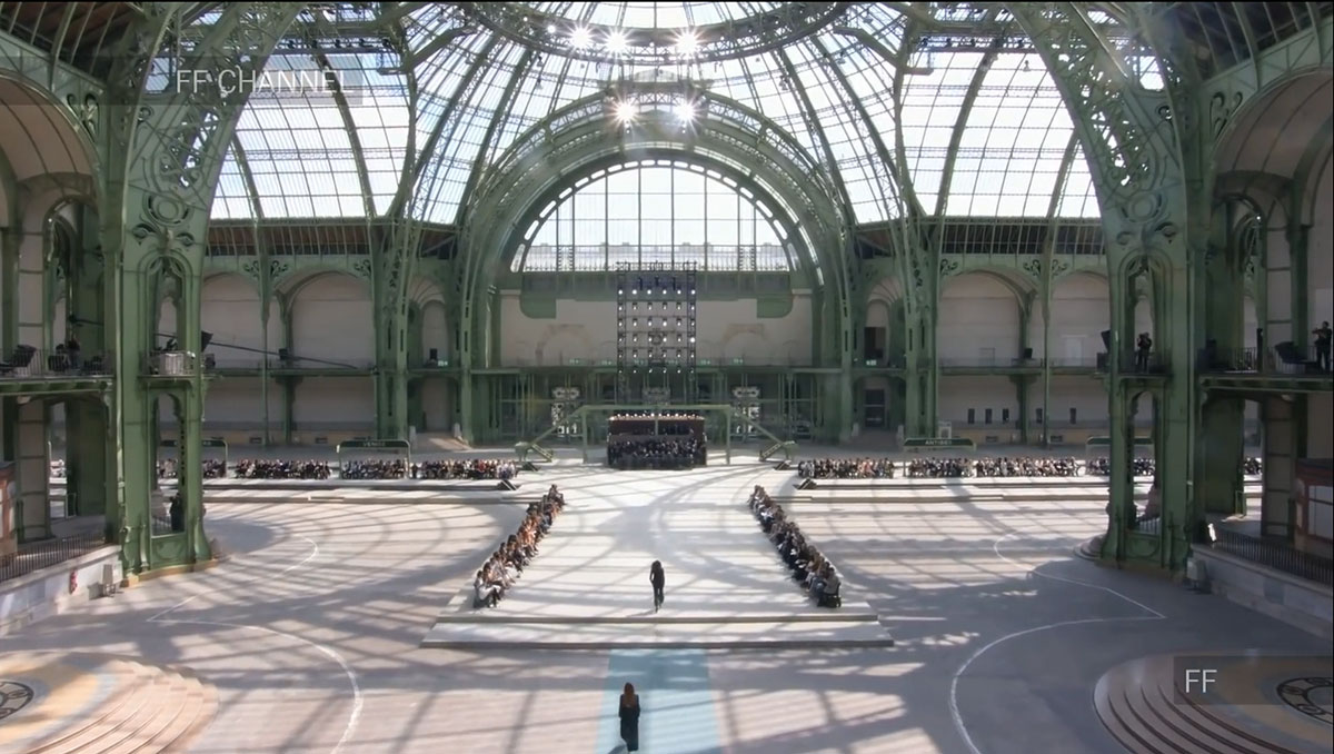 CHANEL的火車站主題秀場(chǎng)驚艷旁人了 - 第15張 - 會(huì)展活動(dòng)策劃CCASY.COM CHANEL的火車站主題秀場(chǎng)驚艷旁人了 - 第15張