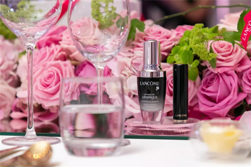 浪漫迷人的巴黎大街驚現(xiàn)香港:蘭蔻品牌活動(dòng) - 第5張 - 會(huì)展活動(dòng)策劃CCASY.COM 浪漫迷人的巴黎大街驚現(xiàn)香港:蘭蔻品牌活動(dòng) - 第5張