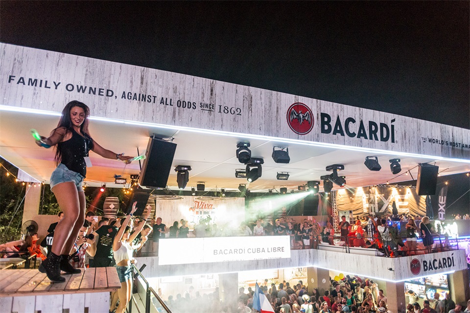 最大烈酒廠商百加得玩起音樂(lè)一點(diǎn)都不遜色 - 第18張 - 會(huì)展活動(dòng)策劃CCASY.COM 最大烈酒廠商百加得玩起音樂(lè)一點(diǎn)都不遜色 - 第18張