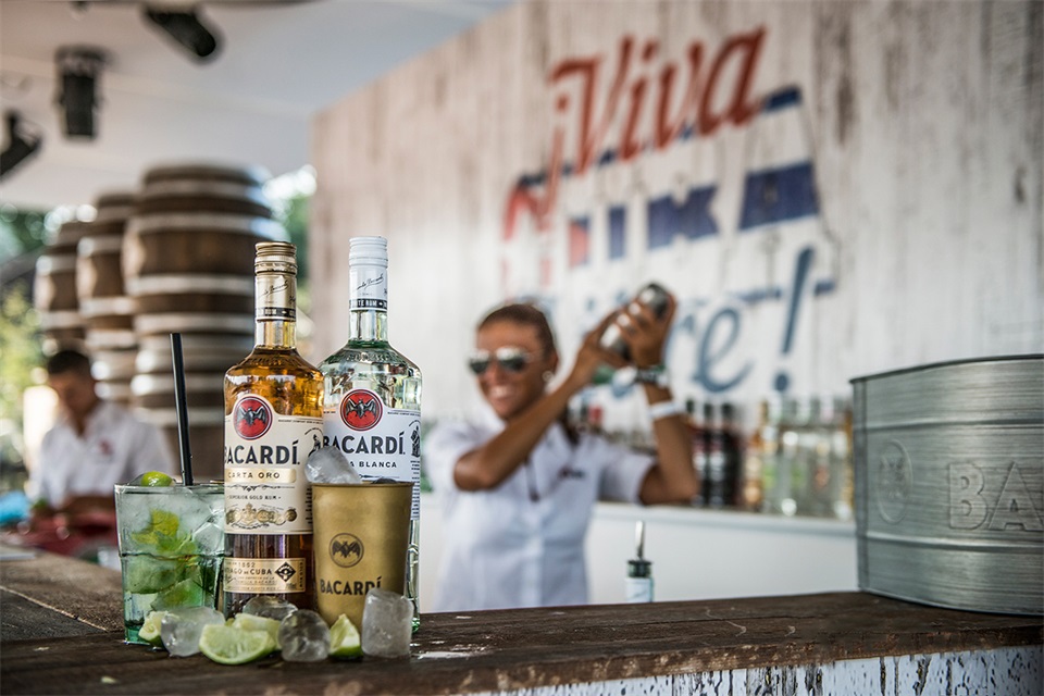 最大烈酒廠商百加得玩起音樂(lè)一點(diǎn)都不遜色 - 第12張 - 會(huì)展活動(dòng)策劃CCASY.COM 最大烈酒廠商百加得玩起音樂(lè)一點(diǎn)都不遜色 - 第12張