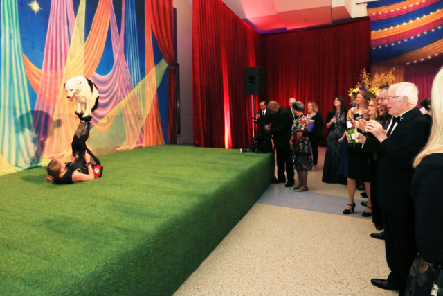 以狗狗為主元素的雞尾酒會(huì)居然在博物館舉辦 - 第6張 - 會(huì)展活動(dòng)策劃CCASY.COM 以狗狗為主元素的雞尾酒會(huì)居然在博物館舉辦 - 第6張