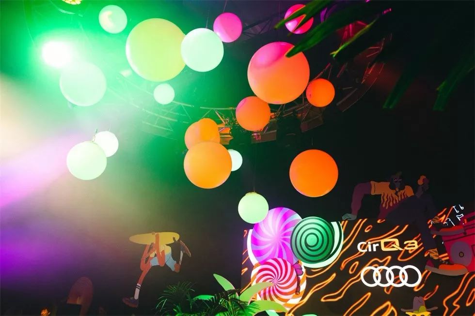 讓人眼花繚亂的汽車發(fā)布會變成了一場三幕的馬戲表演 - 第11張 - 會展活動策劃CCASY.COM 讓人眼花繚亂的汽車發(fā)布會變成了一場三幕的馬戲表演 - 第11張