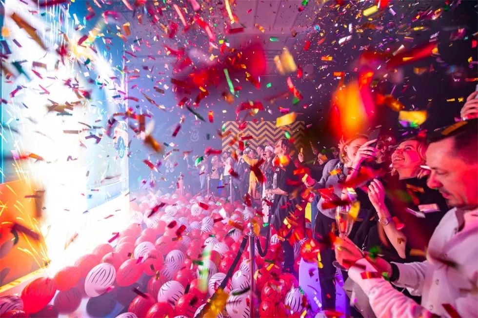 讓人眼花繚亂的汽車發(fā)布會變成了一場三幕的馬戲表演 - 第20張 - 會展活動策劃CCASY.COM 讓人眼花繚亂的汽車發(fā)布會變成了一場三幕的馬戲表演 - 第20張