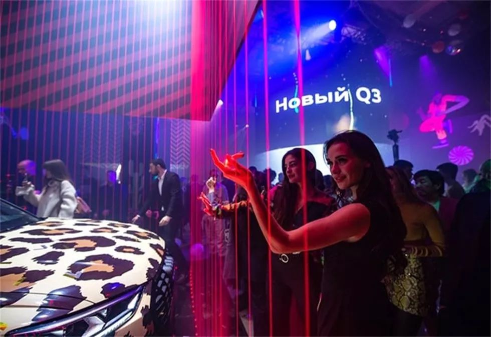 讓人眼花繚亂的汽車發(fā)布會變成了一場三幕的馬戲表演 - 第26張 - 會展活動策劃CCASY.COM 讓人眼花繚亂的汽車發(fā)布會變成了一場三幕的馬戲表演 - 第26張