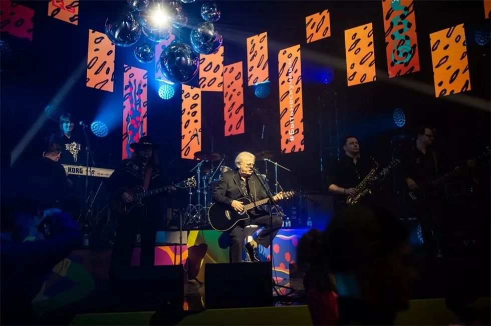 讓人眼花繚亂的汽車發(fā)布會變成了一場三幕的馬戲表演 - 第27張 - 會展活動策劃CCASY.COM 讓人眼花繚亂的汽車發(fā)布會變成了一場三幕的馬戲表演 - 第27張