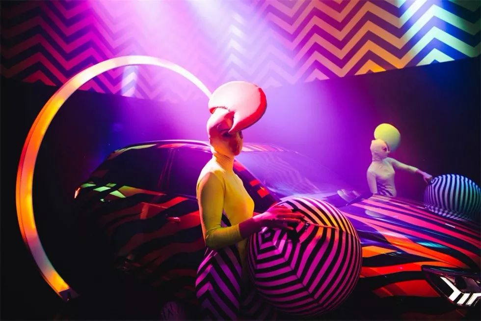 讓人眼花繚亂的汽車發(fā)布會變成了一場三幕的馬戲表演 - 第29張 - 會展活動策劃CCASY.COM 讓人眼花繚亂的汽車發(fā)布會變成了一場三幕的馬戲表演 - 第29張