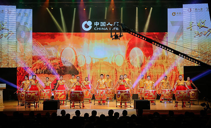 中國人壽的年會策劃了一個誓師環(huán)節(jié)，個個都是壯志豪情