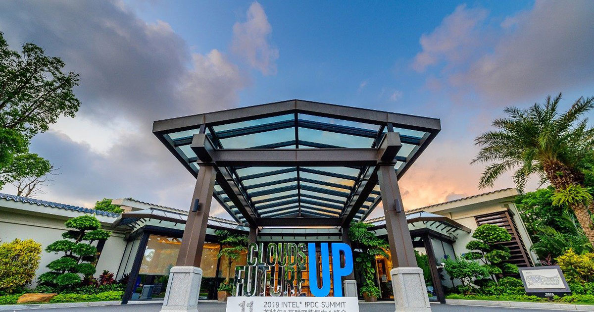 英特爾這個行業(yè)峰會策劃了直徑3米的透視鏡科技裝置 - 第2張 - 會展活動策劃CCASY.COM 英特爾這個行業(yè)峰會策劃了直徑3米的透視鏡科技裝置 - 第2張