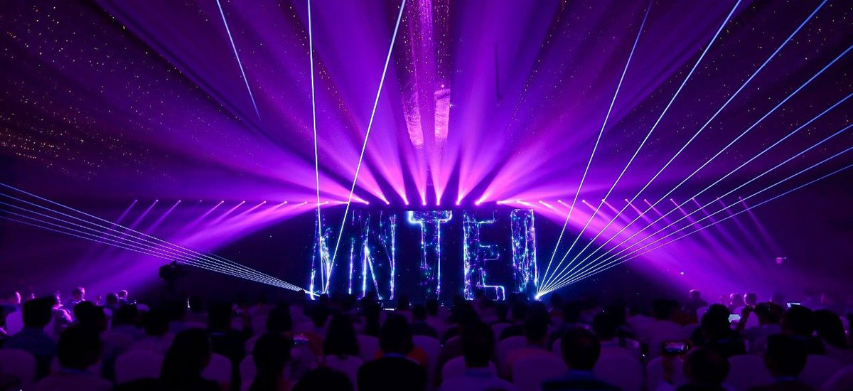 英特爾這個行業(yè)峰會策劃了直徑3米的透視鏡科技裝置 - 第8張 - 會展活動策劃CCASY.COM 英特爾這個行業(yè)峰會策劃了直徑3米的透視鏡科技裝置 - 第8張