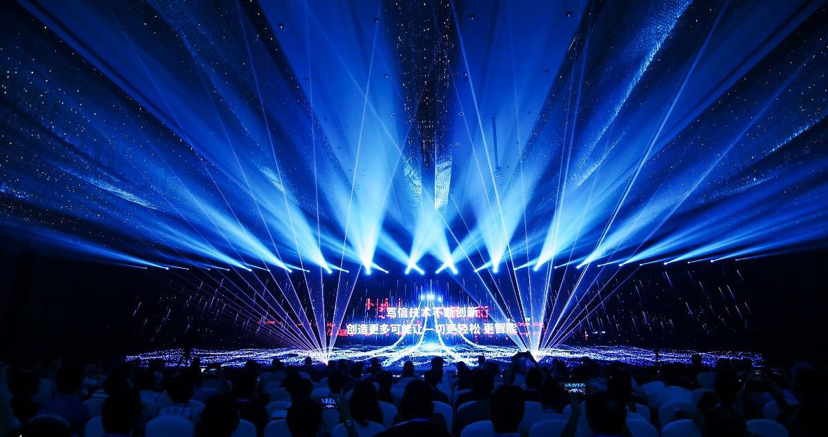 英特爾這個行業(yè)峰會策劃了直徑3米的透視鏡科技裝置 - 第10張 - 會展活動策劃CCASY.COM 英特爾這個行業(yè)峰會策劃了直徑3米的透視鏡科技裝置 - 第10張