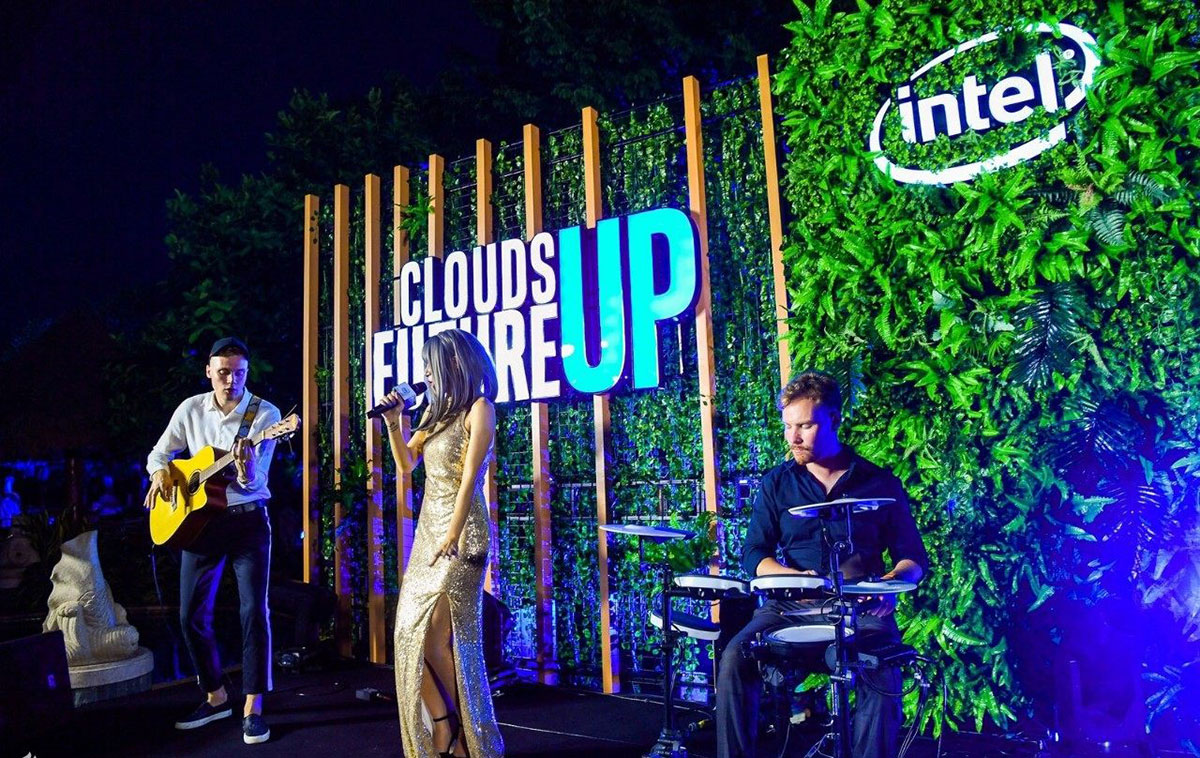 英特爾這個行業(yè)峰會策劃了直徑3米的透視鏡科技裝置 - 第15張 - 會展活動策劃CCASY.COM 英特爾這個行業(yè)峰會策劃了直徑3米的透視鏡科技裝置 - 第15張