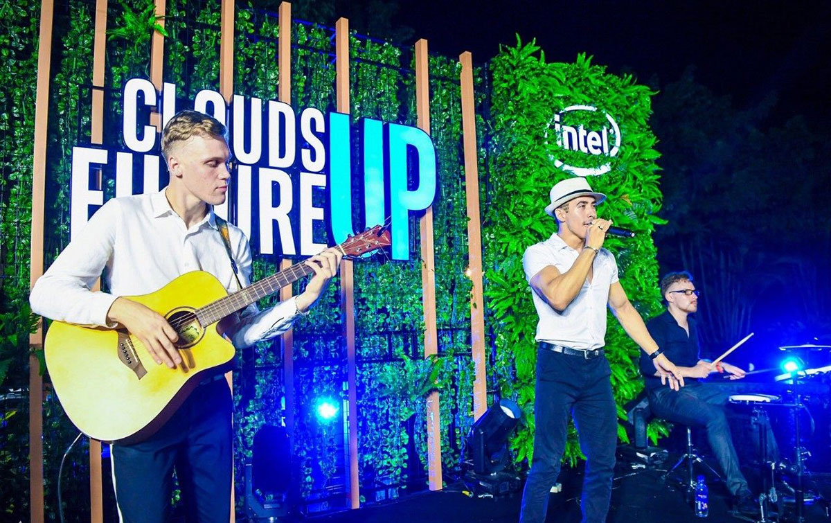 英特爾這個行業(yè)峰會策劃了直徑3米的透視鏡科技裝置 - 第16張 - 會展活動策劃CCASY.COM 英特爾這個行業(yè)峰會策劃了直徑3米的透視鏡科技裝置 - 第16張