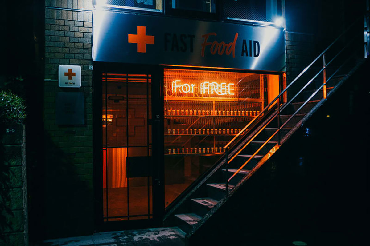 實(shí)驗(yàn)室的快閃店策劃竟然是為高頻率快餐食客們免費(fèi)提供維系健康所需的維他命 - 第3張 - 會(huì)展活動(dòng)策劃CCASY.COM 實(shí)驗(yàn)室的快閃店策劃竟然是為高頻率快餐食客們免費(fèi)提供維系健康所需的維他命 - 第3張