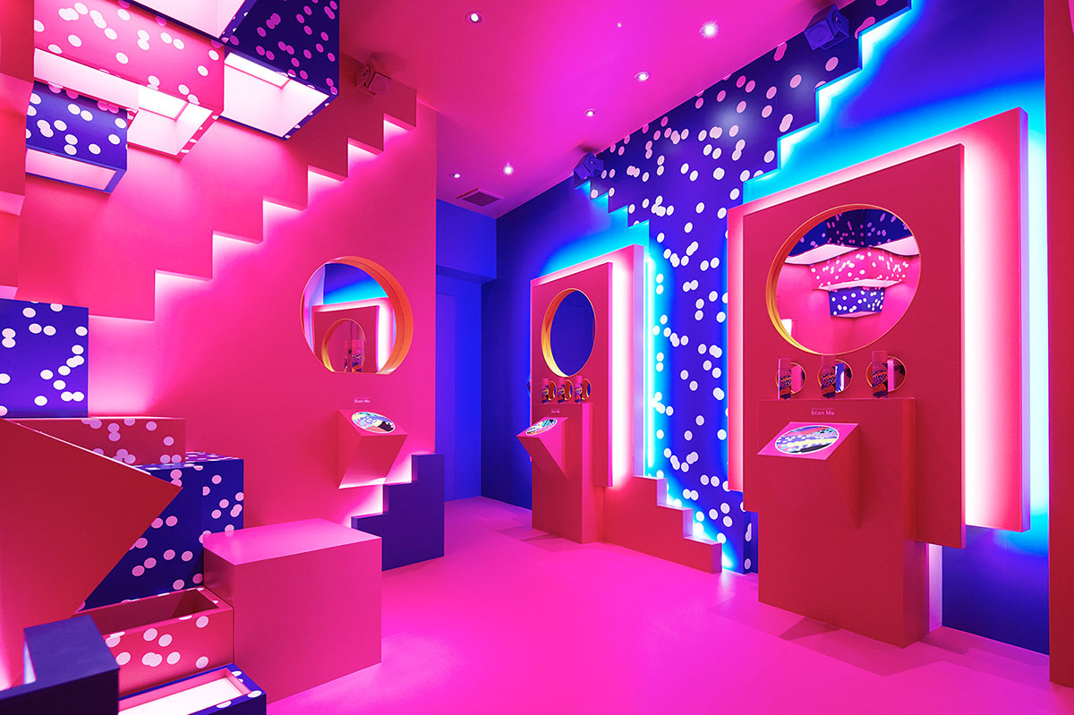 這件智能快閃店的各種黑色技術(shù)設(shè)備讓人處于一個奇思妙想的世界中 - 第3張 - 會展活動策劃CCASY.COM 這件智能快閃店的各種黑色技術(shù)設(shè)備讓人處于一個奇思妙想的世界中 - 第3張