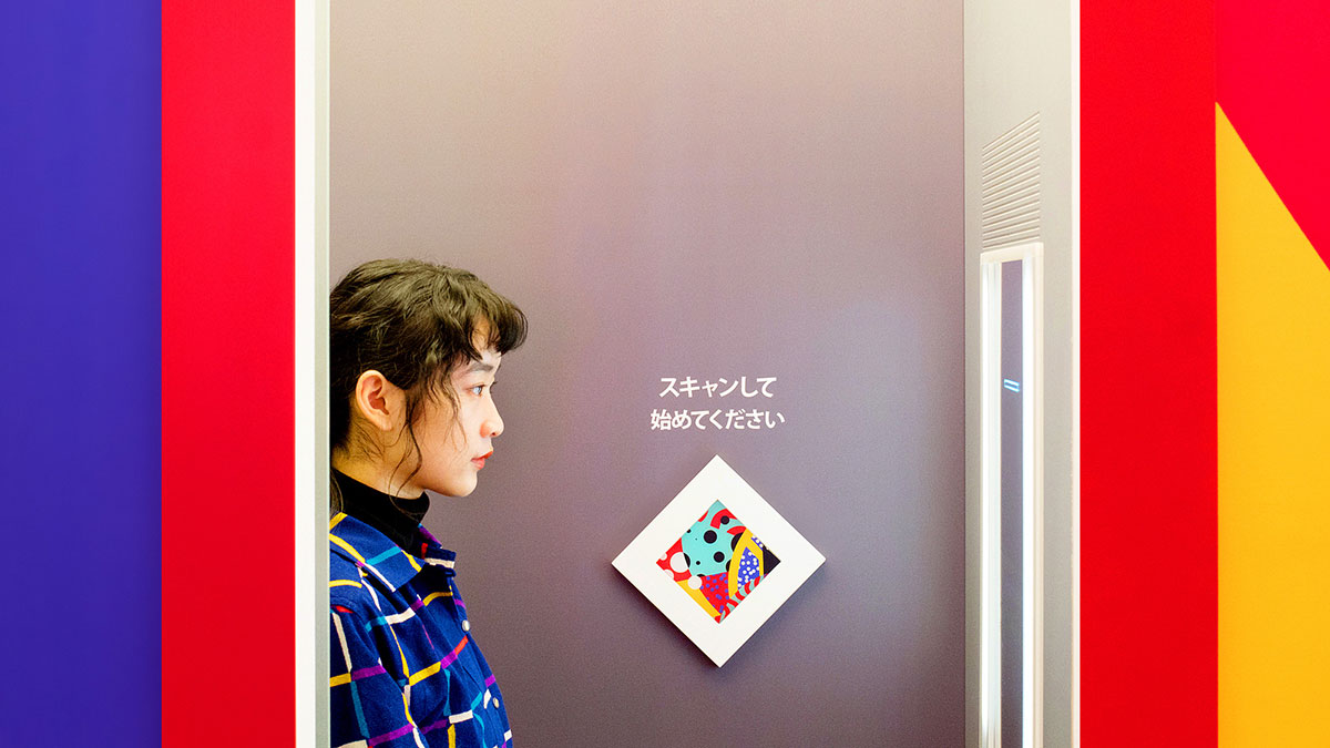 這件智能快閃店的各種黑色技術(shù)設(shè)備讓人處于一個奇思妙想的世界中 - 第7張 - 會展活動策劃CCASY.COM 這件智能快閃店的各種黑色技術(shù)設(shè)備讓人處于一個奇思妙想的世界中 - 第7張