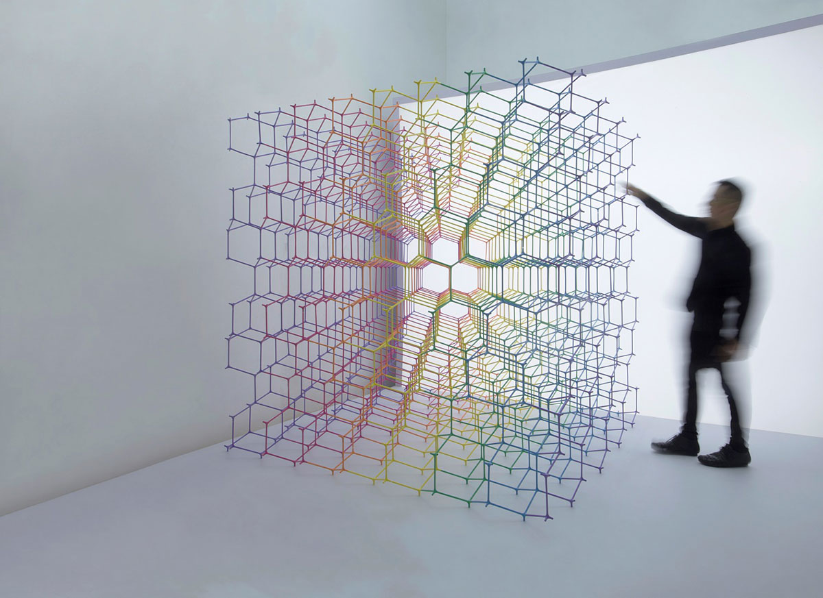 這座彩虹魔方的細胞體“Y”支架系統(tǒng)多了這次的色彩豐富了許多 - 第2張 - 會展活動策劃CCASY.COM 這座彩虹魔方的細胞體“Y”支架系統(tǒng)多了這次的色彩豐富了許多 - 第2張