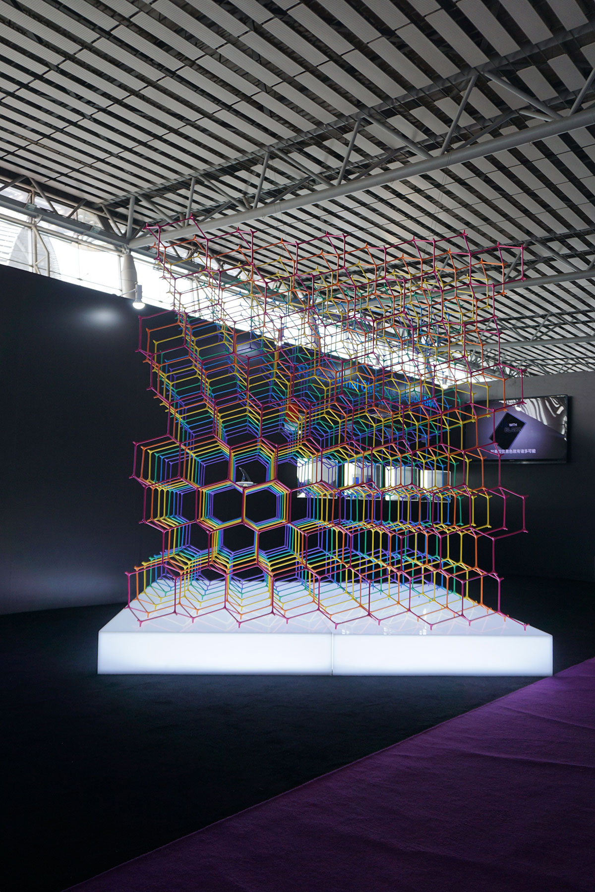 這座彩虹魔方的細胞體“Y”支架系統(tǒng)多了這次的色彩豐富了許多 - 第10張 - 會展活動策劃CCASY.COM 這座彩虹魔方的細胞體“Y”支架系統(tǒng)多了這次的色彩豐富了許多 - 第10張