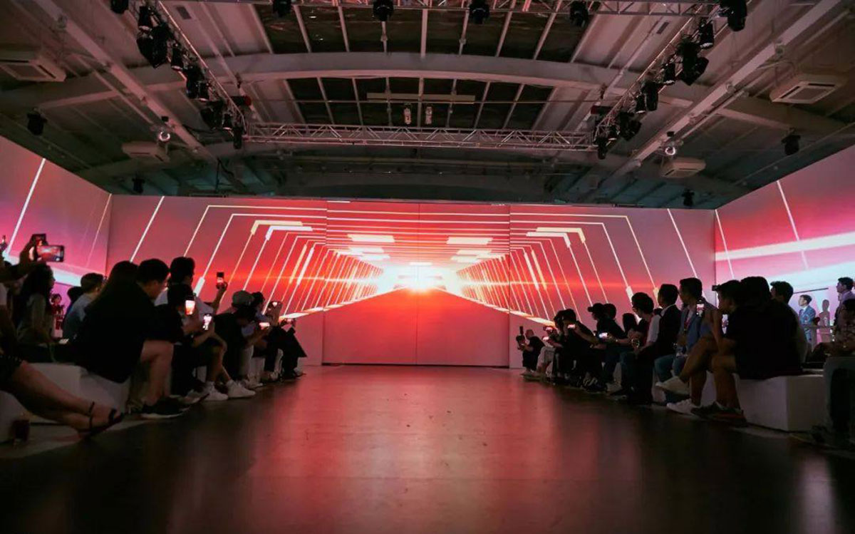 釋放紅色激情的法拉利F8 TRIBUTO發(fā)布會(huì) - 第7張 - 會(huì)展活動(dòng)策劃CCASY.COM 釋放紅色激情的法拉利F8 TRIBUTO發(fā)布會(huì) - 第7張