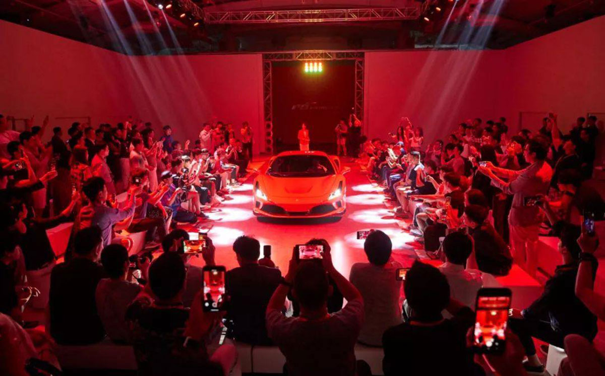 釋放紅色激情的法拉利F8 TRIBUTO發(fā)布會(huì) - 第9張 - 會(huì)展活動(dòng)策劃CCASY.COM 釋放紅色激情的法拉利F8 TRIBUTO發(fā)布會(huì) - 第9張
