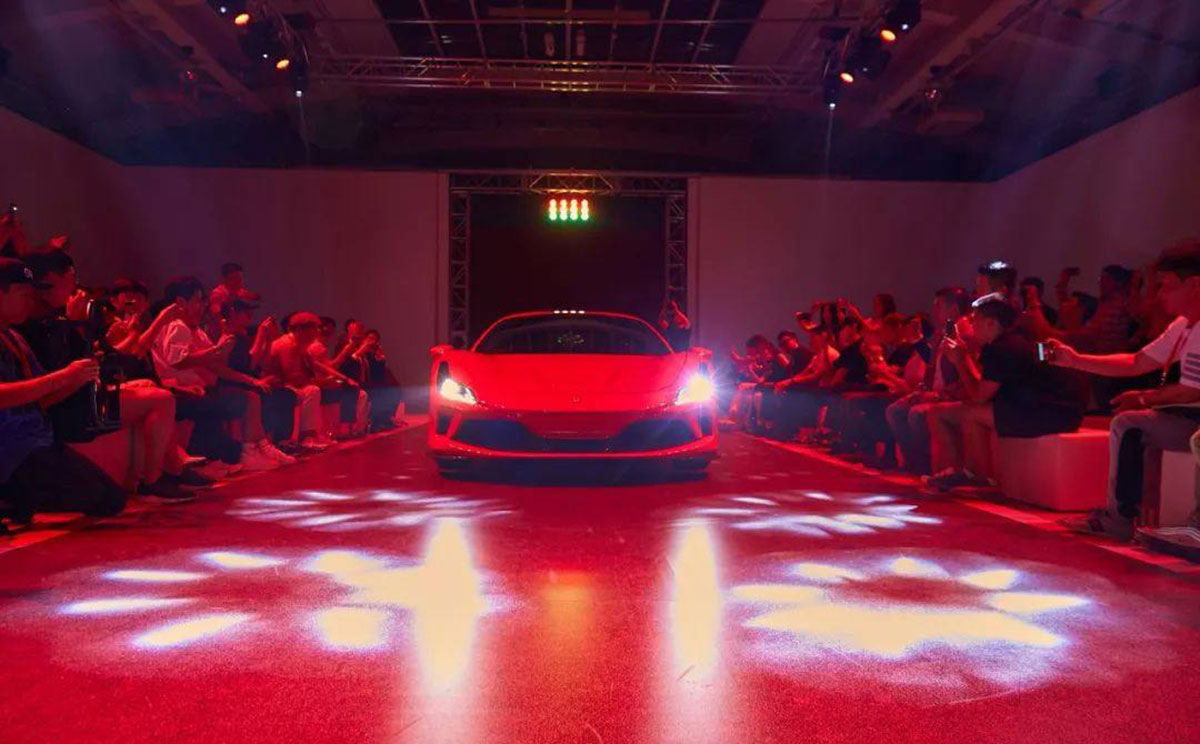 釋放紅色激情的法拉利F8 TRIBUTO發(fā)布會(huì) - 第10張 - 會(huì)展活動(dòng)策劃CCASY.COM 釋放紅色激情的法拉利F8 TRIBUTO發(fā)布會(huì) - 第10張