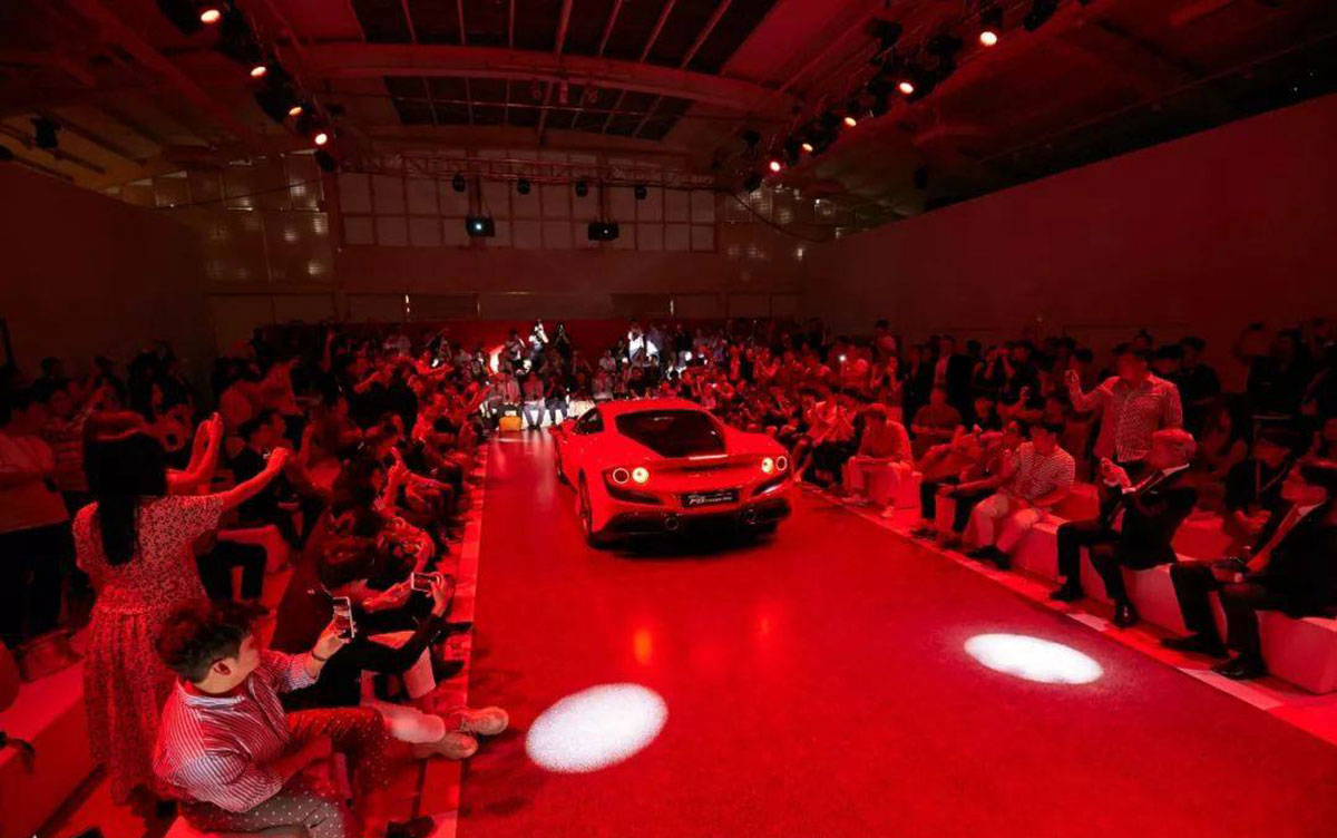 釋放紅色激情的法拉利F8 TRIBUTO發(fā)布會(huì) - 第11張 - 會(huì)展活動(dòng)策劃CCASY.COM 釋放紅色激情的法拉利F8 TRIBUTO發(fā)布會(huì) - 第11張