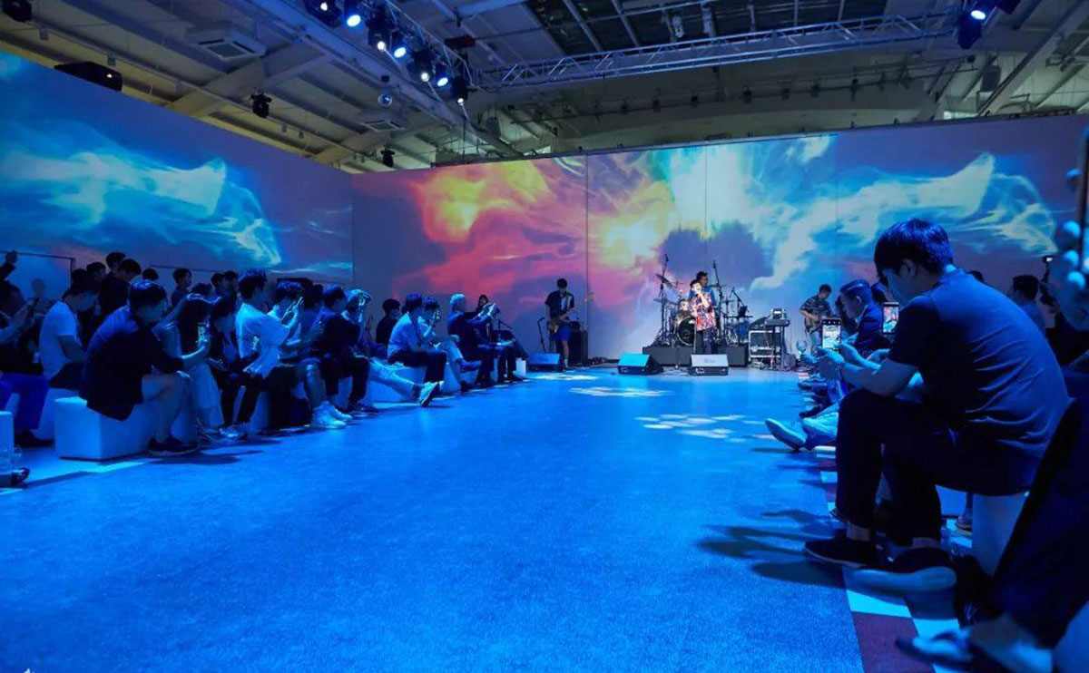 釋放紅色激情的法拉利F8 TRIBUTO發(fā)布會(huì) - 第15張 - 會(huì)展活動(dòng)策劃CCASY.COM 釋放紅色激情的法拉利F8 TRIBUTO發(fā)布會(huì) - 第15張