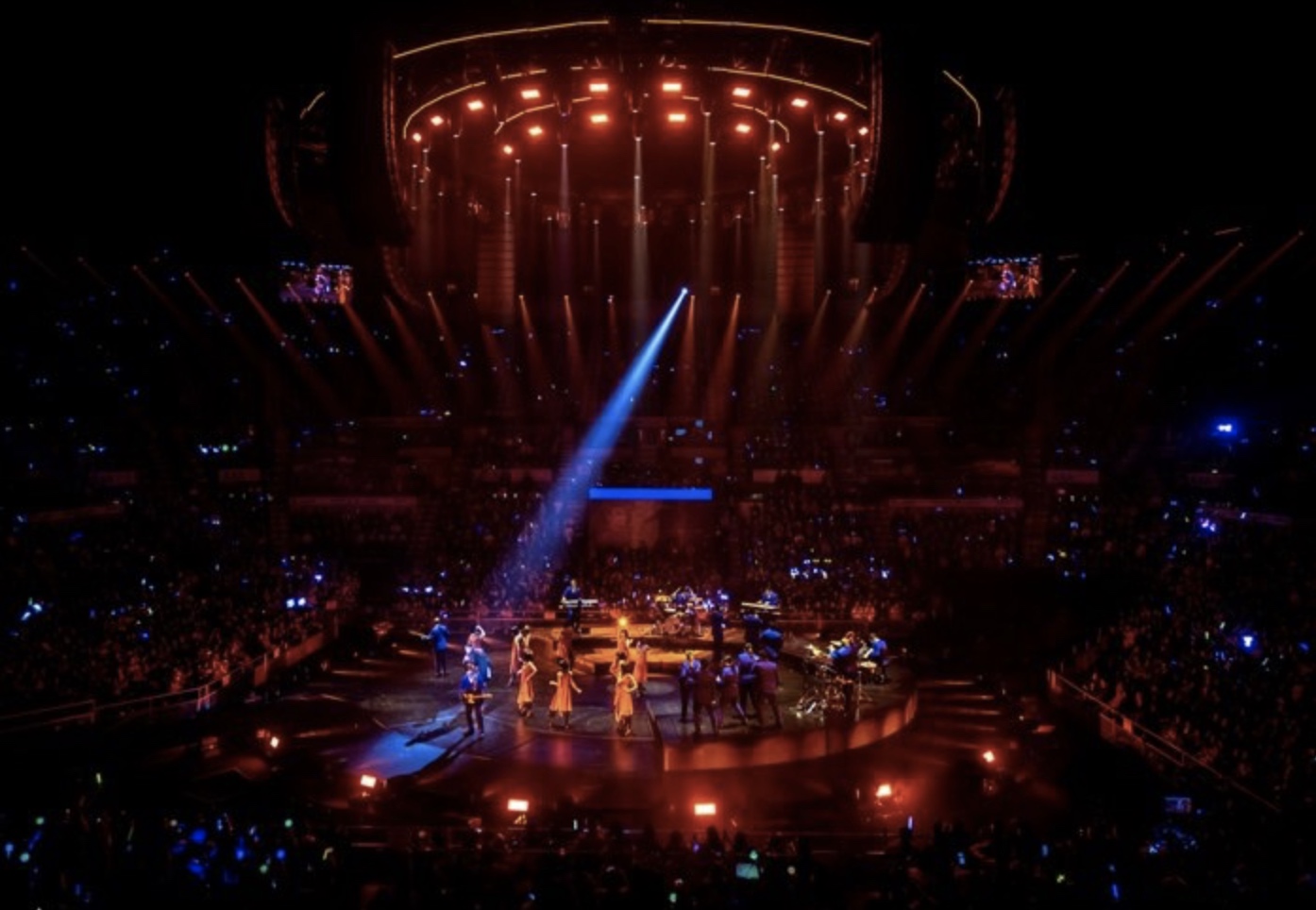 劉德華“我的愛”巡演香港站的舞美設(shè)計(jì)太高級了 - 第1張 - 會展活動策劃CCASY.COM 劉德華“我的愛”巡演香港站的舞美設(shè)計(jì)太高級了 - 第1張