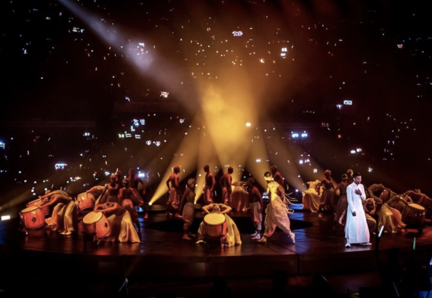 劉德華“我的愛”巡演香港站的舞美設(shè)計(jì)太高級了 - 第2張 - 會展活動策劃CCASY.COM 劉德華“我的愛”巡演香港站的舞美設(shè)計(jì)太高級了 - 第2張