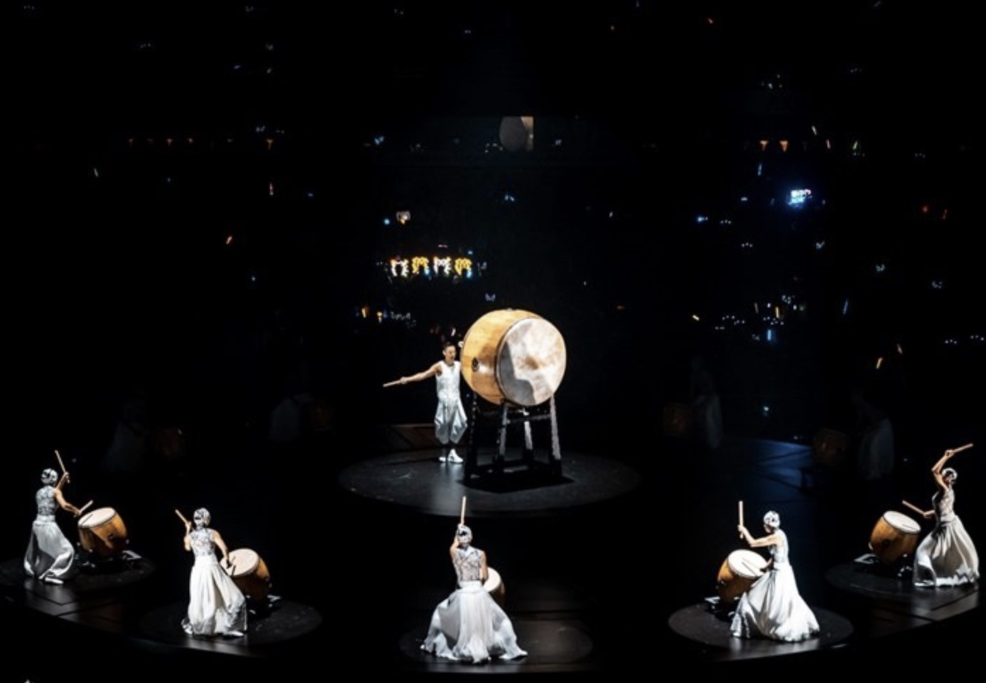 劉德華“我的愛”巡演香港站的舞美設(shè)計(jì)太高級了 - 第5張 - 會展活動策劃CCASY.COM 劉德華“我的愛”巡演香港站的舞美設(shè)計(jì)太高級了 - 第5張