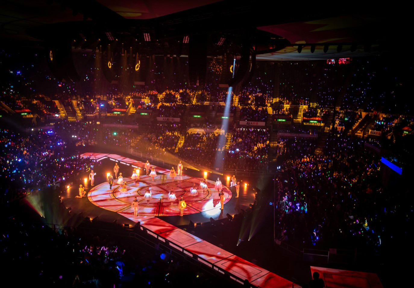 劉德華“我的愛”巡演香港站的舞美設(shè)計(jì)太高級了 - 第6張 - 會展活動策劃CCASY.COM 劉德華“我的愛”巡演香港站的舞美設(shè)計(jì)太高級了 - 第6張