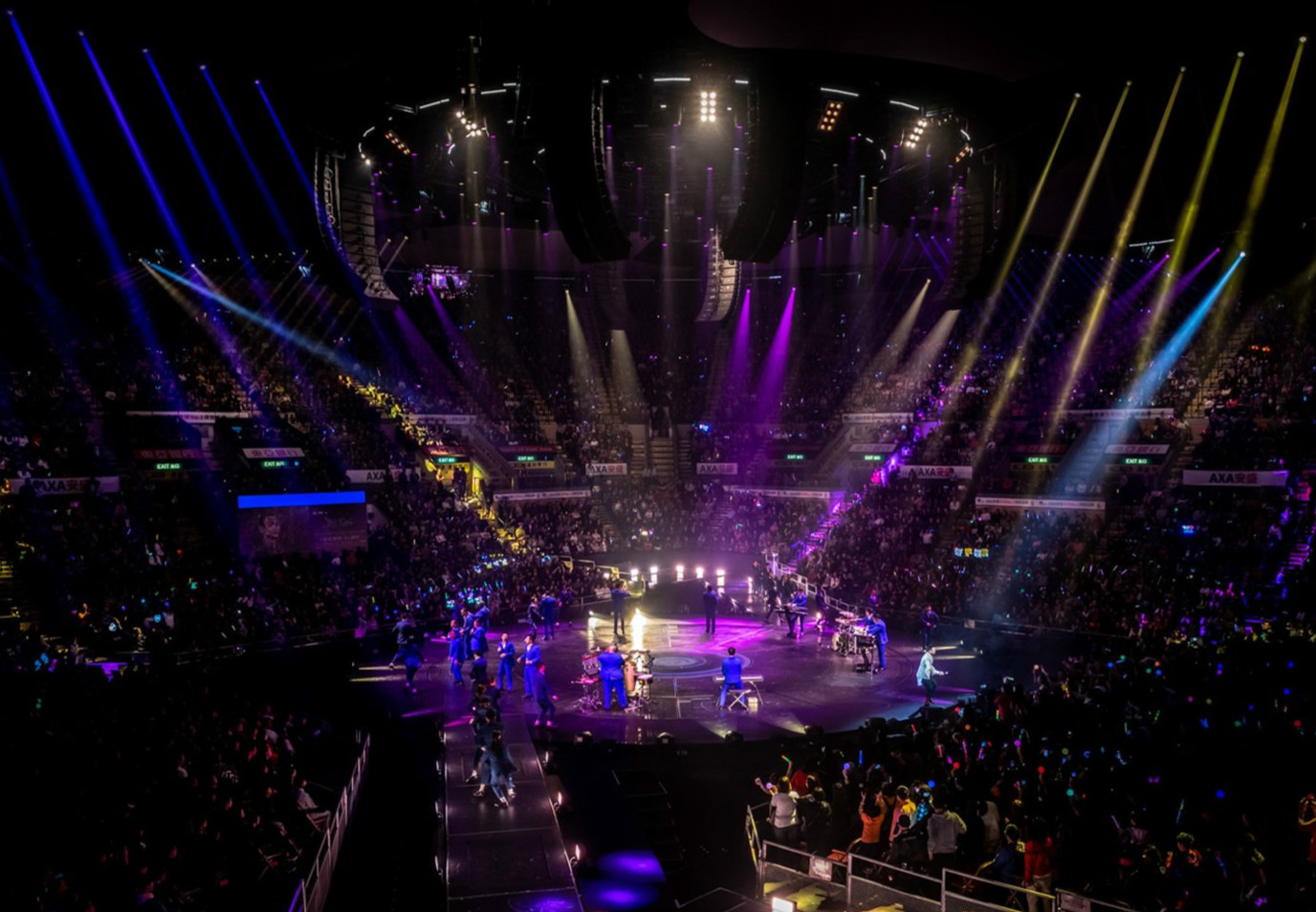 劉德華“我的愛”巡演香港站的舞美設(shè)計(jì)太高級了 - 第7張 - 會展活動策劃CCASY.COM 劉德華“我的愛”巡演香港站的舞美設(shè)計(jì)太高級了 - 第7張