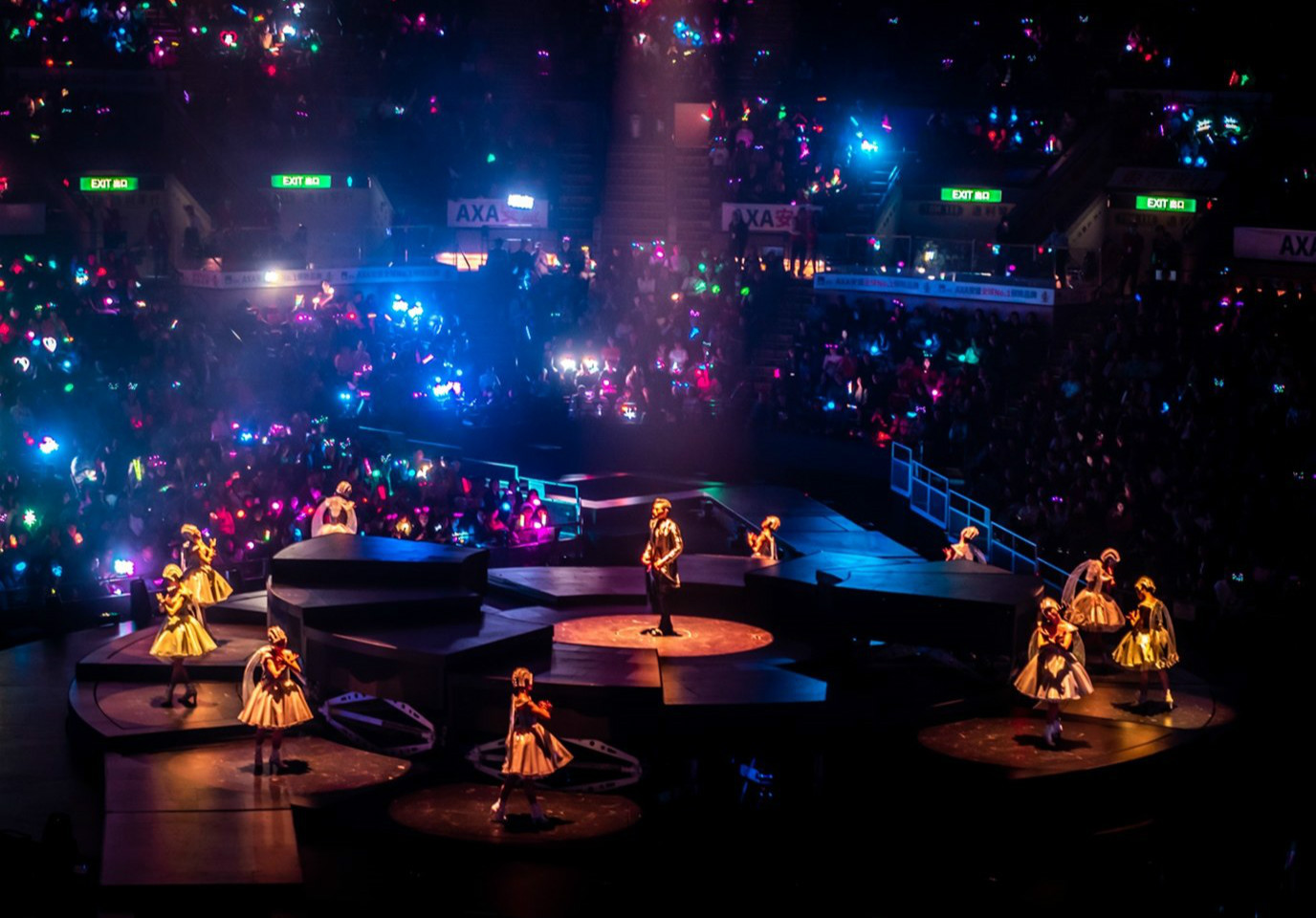 劉德華“我的愛”巡演香港站的舞美設(shè)計(jì)太高級了 - 第9張 - 會展活動策劃CCASY.COM 劉德華“我的愛”巡演香港站的舞美設(shè)計(jì)太高級了 - 第9張