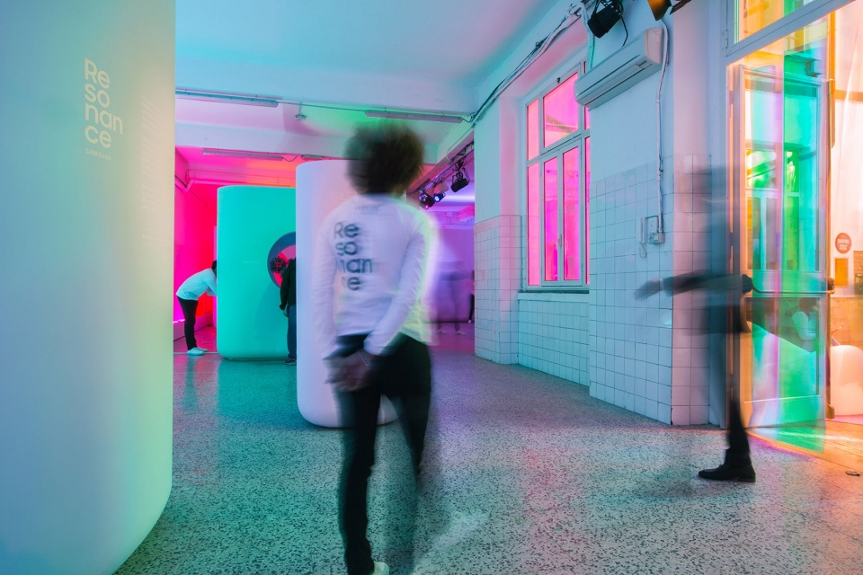 時(shí)尚時(shí)尚最時(shí)尚:這個(gè)“共振”藝術(shù)裝置美翻了 - 第25張 - 會(huì)展活動(dòng)策劃CCASY.COM 時(shí)尚時(shí)尚最時(shí)尚:這個(gè)“共振”藝術(shù)裝置美翻了 - 第25張