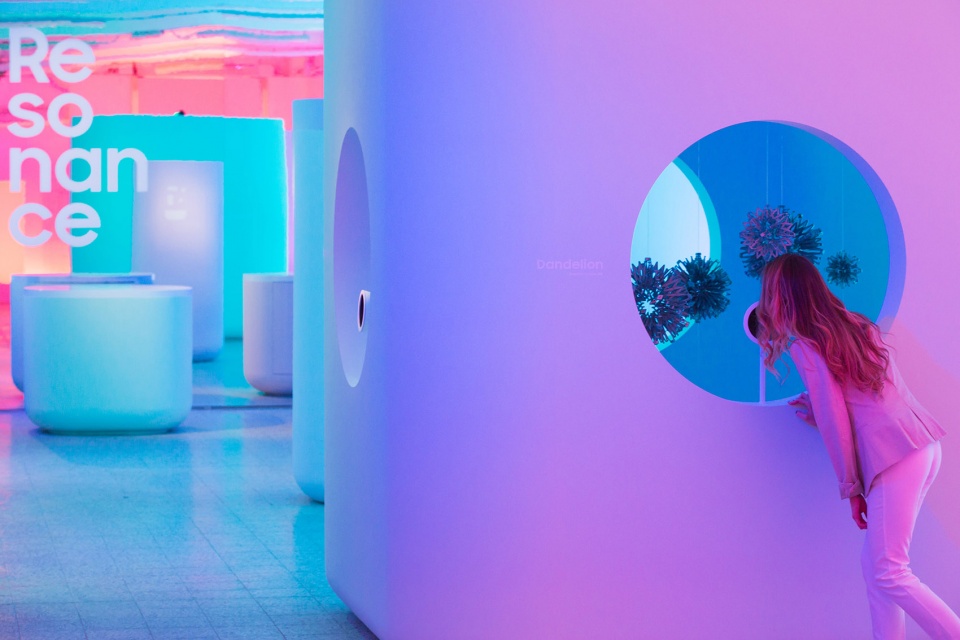 時(shí)尚時(shí)尚最時(shí)尚:這個(gè)“共振”藝術(shù)裝置美翻了 - 第23張 - 會(huì)展活動(dòng)策劃CCASY.COM 時(shí)尚時(shí)尚最時(shí)尚:這個(gè)“共振”藝術(shù)裝置美翻了 - 第23張