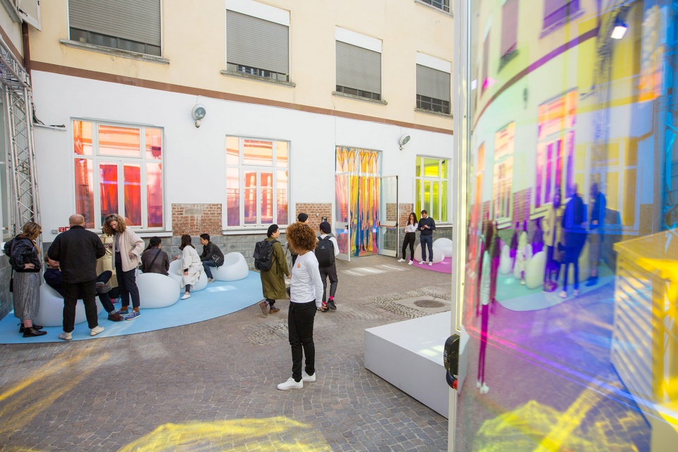 時(shí)尚時(shí)尚最時(shí)尚:這個(gè)“共振”藝術(shù)裝置美翻了 - 第20張 - 會(huì)展活動(dòng)策劃CCASY.COM 時(shí)尚時(shí)尚最時(shí)尚:這個(gè)“共振”藝術(shù)裝置美翻了 - 第20張