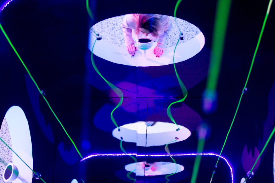 時(shí)尚時(shí)尚最時(shí)尚:這個(gè)“共振”藝術(shù)裝置美翻了 - 第14張 - 會(huì)展活動(dòng)策劃CCASY.COM 時(shí)尚時(shí)尚最時(shí)尚:這個(gè)“共振”藝術(shù)裝置美翻了 - 第14張