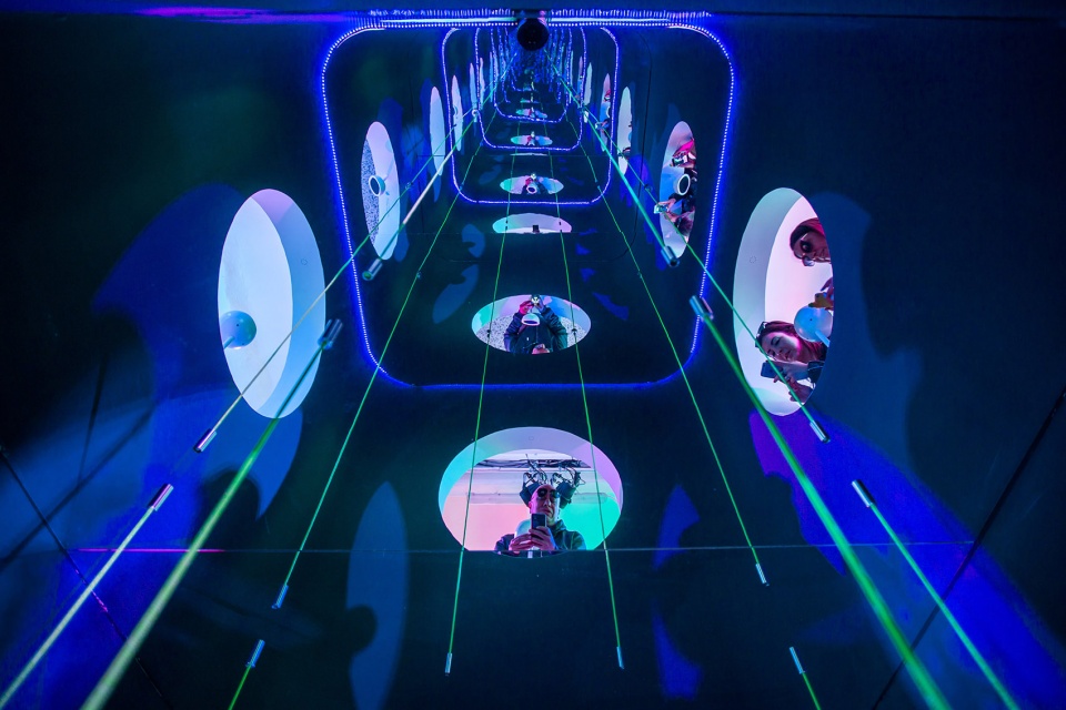 時(shí)尚時(shí)尚最時(shí)尚:這個(gè)“共振”藝術(shù)裝置美翻了 - 第13張 - 會(huì)展活動(dòng)策劃CCASY.COM 時(shí)尚時(shí)尚最時(shí)尚:這個(gè)“共振”藝術(shù)裝置美翻了 - 第13張