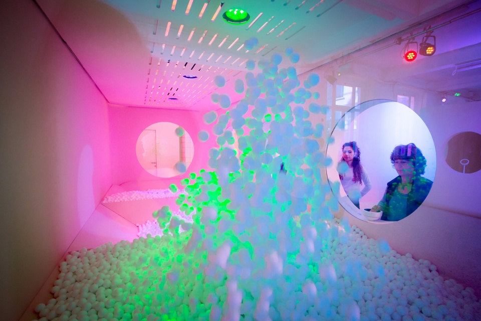 時(shí)尚時(shí)尚最時(shí)尚:這個(gè)“共振”藝術(shù)裝置美翻了 - 第12張 - 會(huì)展活動(dòng)策劃CCASY.COM 時(shí)尚時(shí)尚最時(shí)尚:這個(gè)“共振”藝術(shù)裝置美翻了 - 第12張