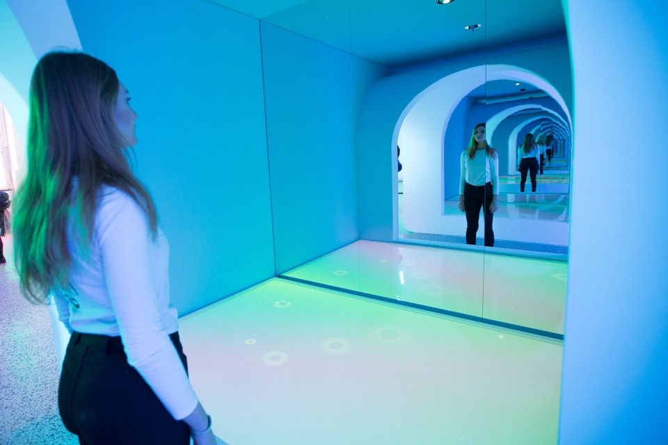 時(shí)尚時(shí)尚最時(shí)尚:這個(gè)“共振”藝術(shù)裝置美翻了 - 第9張 - 會(huì)展活動(dòng)策劃CCASY.COM 時(shí)尚時(shí)尚最時(shí)尚:這個(gè)“共振”藝術(shù)裝置美翻了 - 第9張