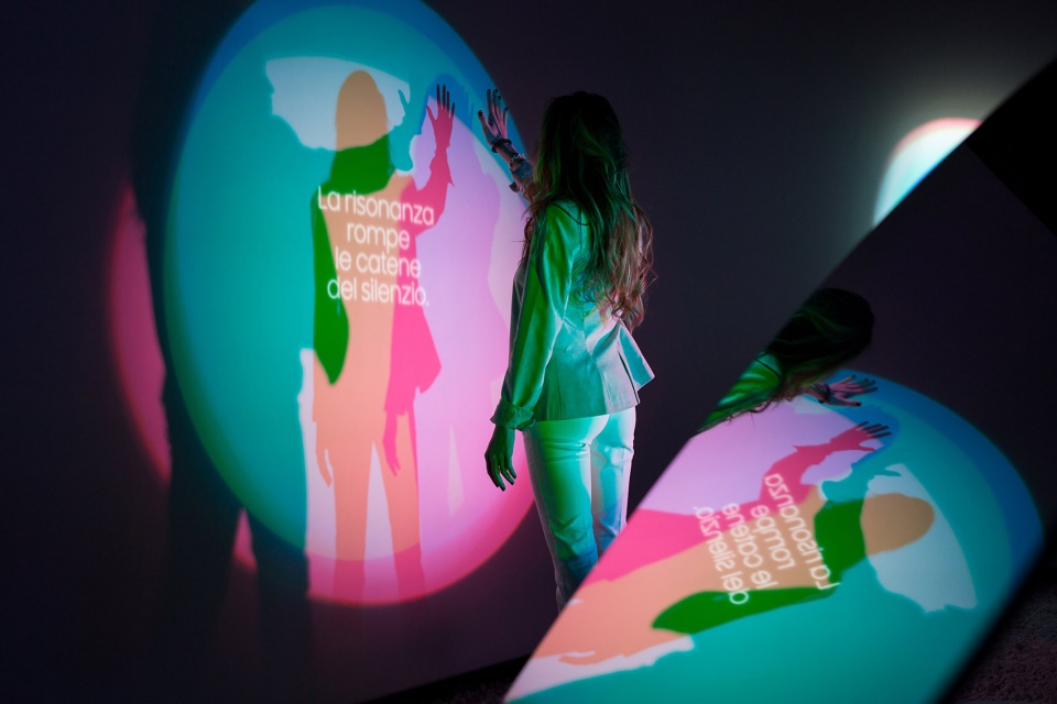 時(shí)尚時(shí)尚最時(shí)尚:這個(gè)“共振”藝術(shù)裝置美翻了 - 第6張 - 會(huì)展活動(dòng)策劃CCASY.COM 時(shí)尚時(shí)尚最時(shí)尚:這個(gè)“共振”藝術(shù)裝置美翻了 - 第6張