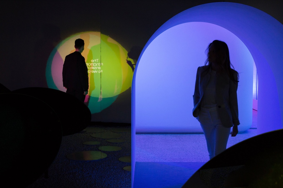 時(shí)尚時(shí)尚最時(shí)尚:這個(gè)“共振”藝術(shù)裝置美翻了 - 第3張 - 會(huì)展活動(dòng)策劃CCASY.COM 時(shí)尚時(shí)尚最時(shí)尚:這個(gè)“共振”藝術(shù)裝置美翻了 - 第3張